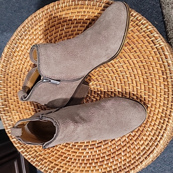 👌😊Lucky Brand Bartilino Tan Suede Zip Booties Low Block Heel Womens - Picture 9 of 9